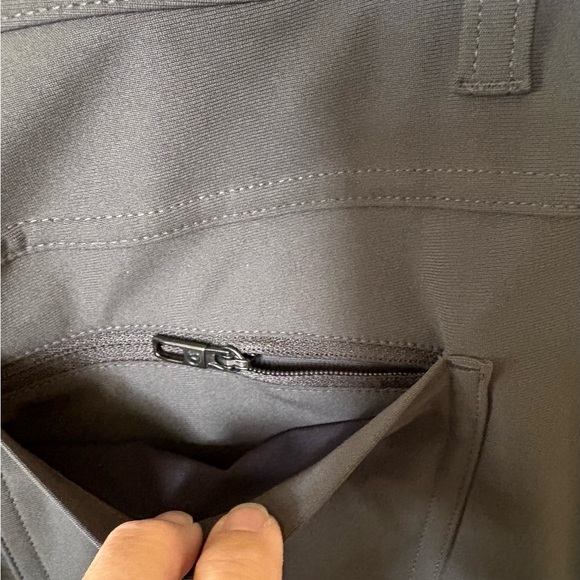Lululemon ABC Men's Gray Pant Size 32 with Front Pockets & 1 Back Zip Pocket - Picture 13 of 16